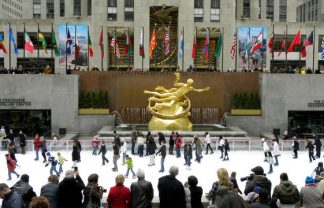 5 places you must visit in New York this Christmas_The rink at Rockefeller Center0